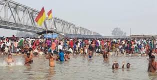 Thousands Gather at Kachhla Ghat for Holy Dip r3rwqer